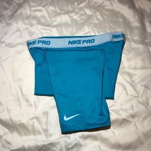Women’s (m) Nike Pro Combat Crop/Capri Compression
